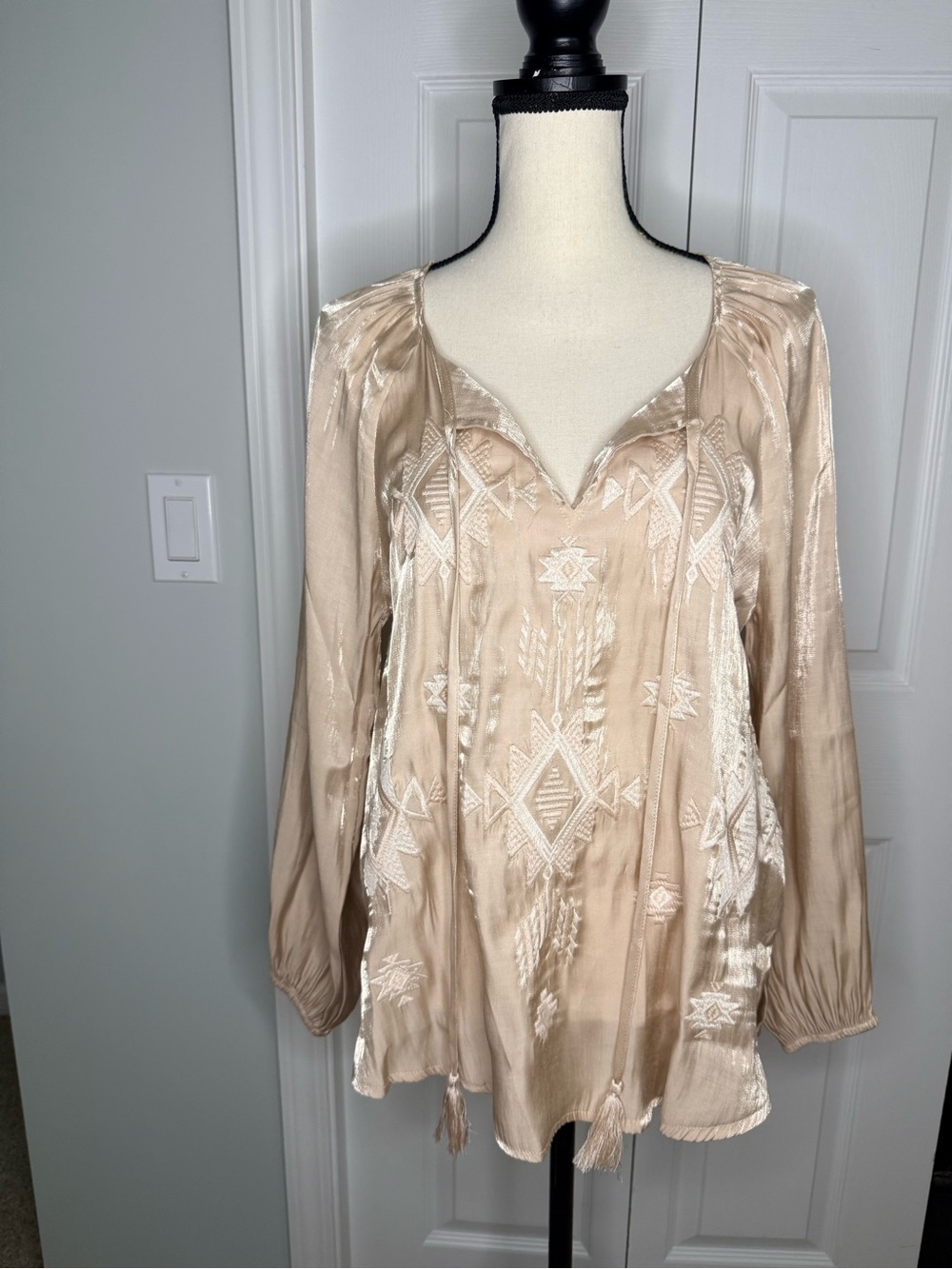 Savanna‎ Jane Boho Embroidered Tassel Blouse Top Medium Beige Metallic Shimmer